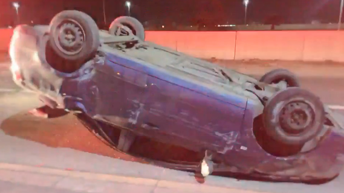 Puente Alto: Auto terminó volcado en la caletera de Acceso Sur