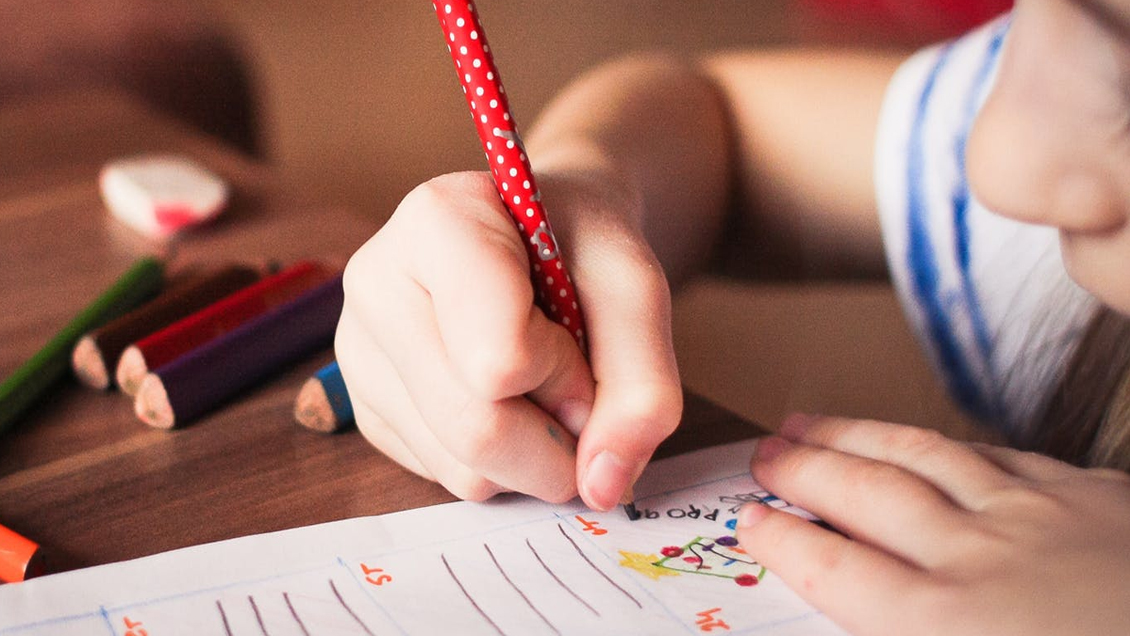 Trabajador de escuela fue acusado de drogar y violar a 37 niños de kinder en México