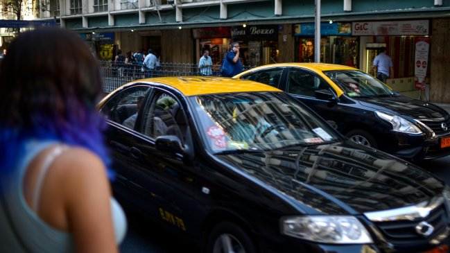 Taxis y colectivos de Iquique subirán en 100 pesos su tarifa