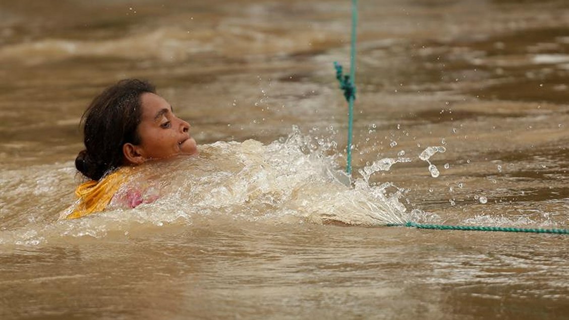 El Salvador permitió el ingreso de más de mil hondureños en medio de crisis migratoria