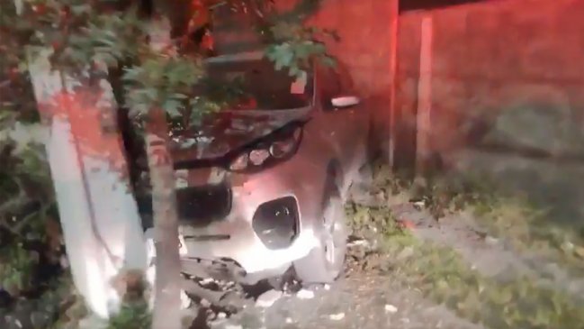 Persecución policial terminó en choque con árbol y poste