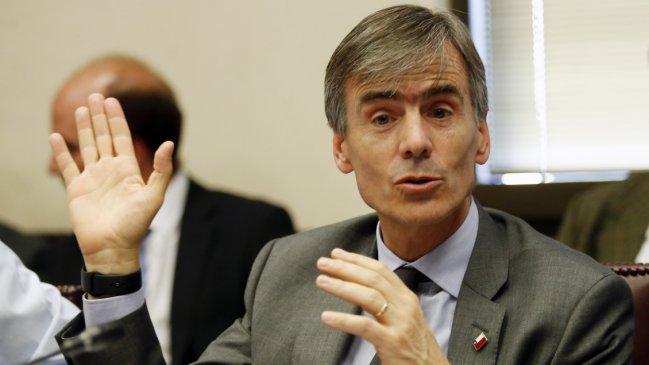 Ministro: Mientras sube la bencina, otras bajas de precios compensan la economía