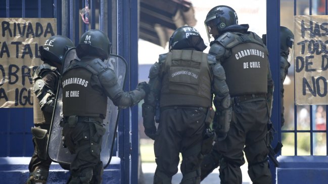 Estudiantes secundarios protagonizaron incidentes en la UMCE