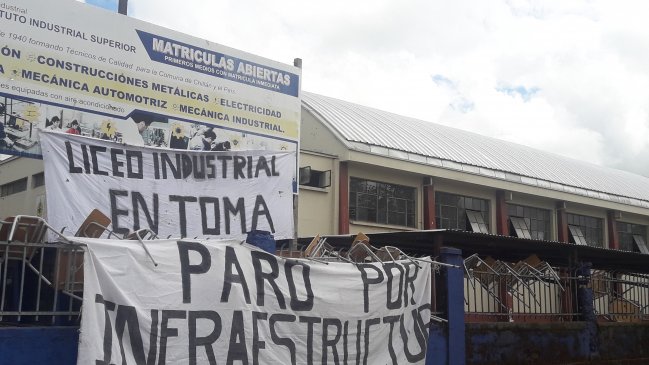Estudiantes se tomaron liceo en Chillán: Exigen su reconstrucción a ocho años del terremoto