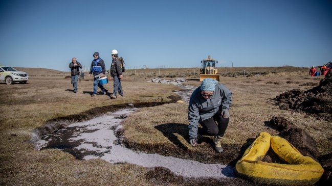 Unos 450 mil litros de petróleo se han logrado recuperar tras derrame en Magallanes