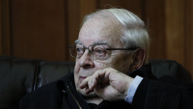 Ex capellán de La Moneda: Errázuriz es humano y tiene derecho a equivocarse