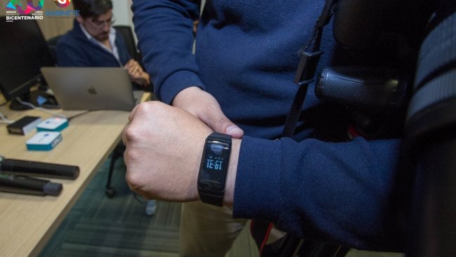Entregan pulseras biométricas para combatir obesidad en colegios de Rengo