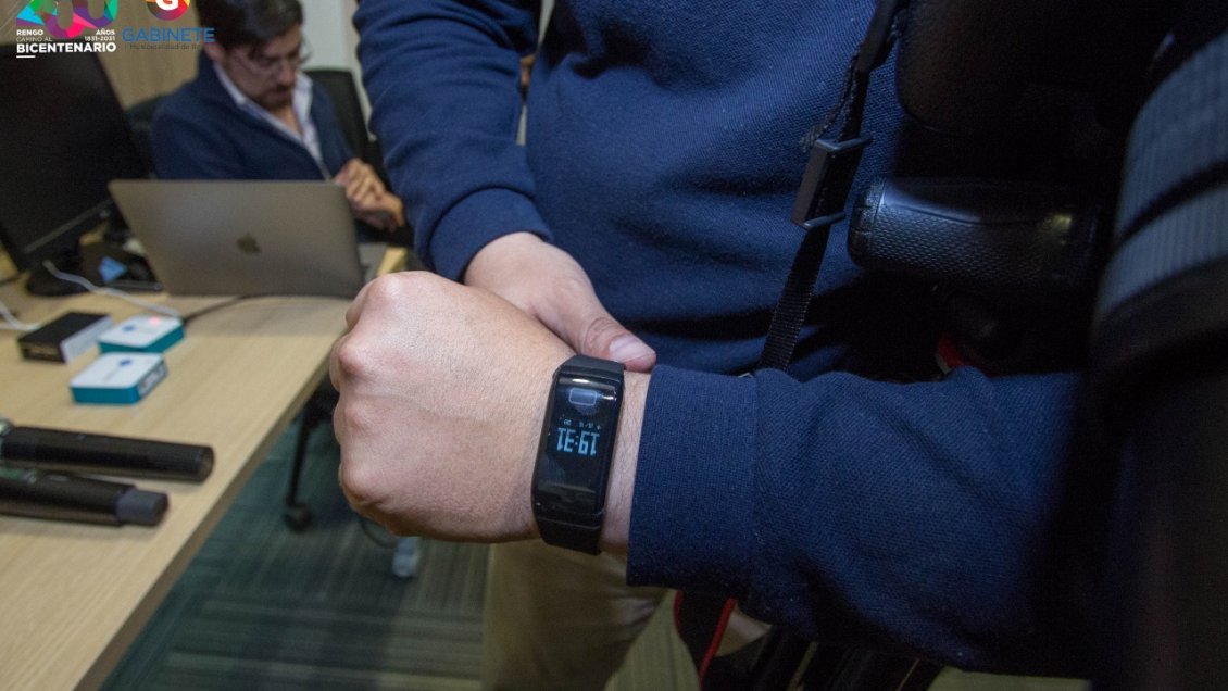 Entregan pulseras biométricas para combatir obesidad en colegios de Rengo