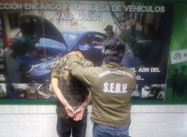 Carabineros recuperó Uber y detuvo a antisocial que asaltó a chofer en Valparaíso