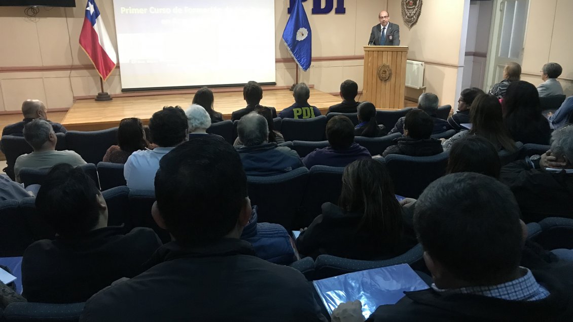 Dirigentes vecinales de Punta Arenas aprenden sobre seguridad ciudadana