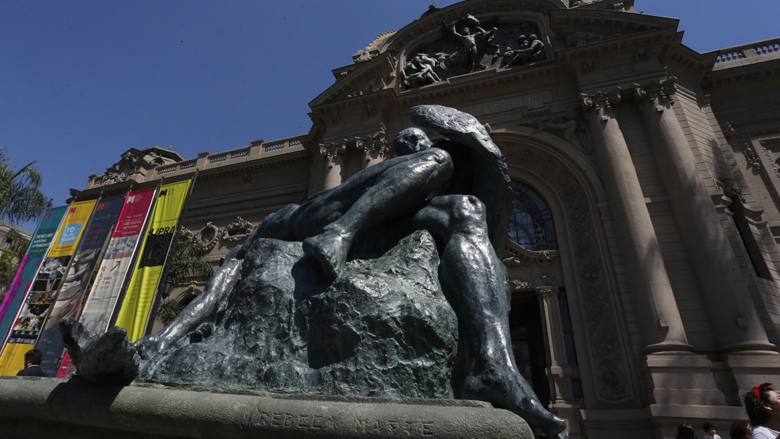 Escultura de Rebeca Matte fue vandalizada en menos de 24 horas