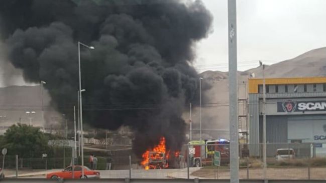 Vehículo se incendió en el sector norte de Antofagasta