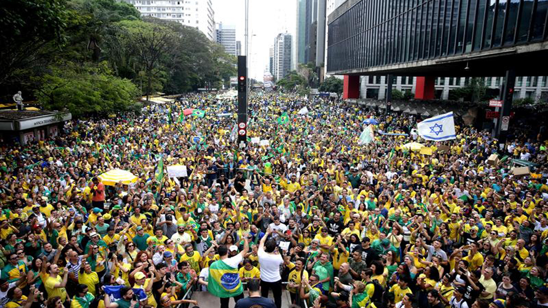 Miles de brasileños aclamaron en las calles al ultraderechista Bolsonaro