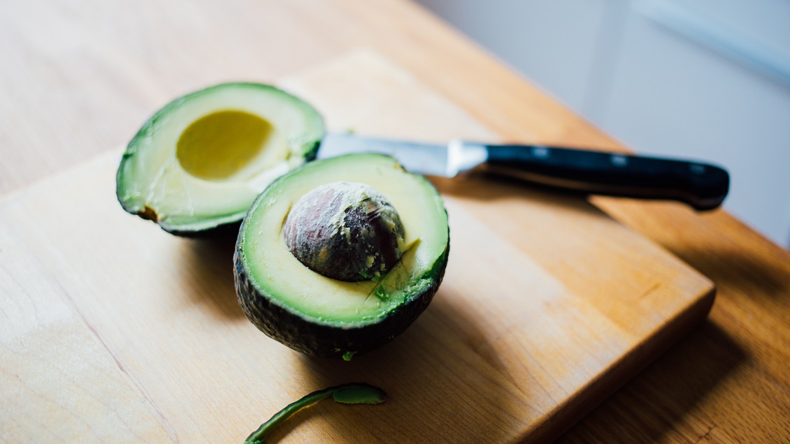 Chilena inventó método para que las paltas no se pongan negras