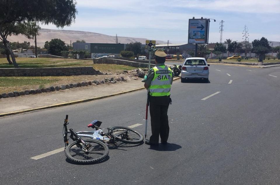 Ciclista peruano está en riesgo vital tras ser atropellado en Arica