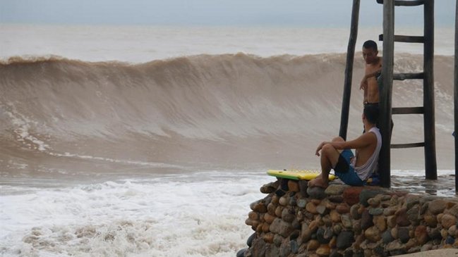 Unas 2.500 personas son desalojadas por huracán Willa en occidente de México