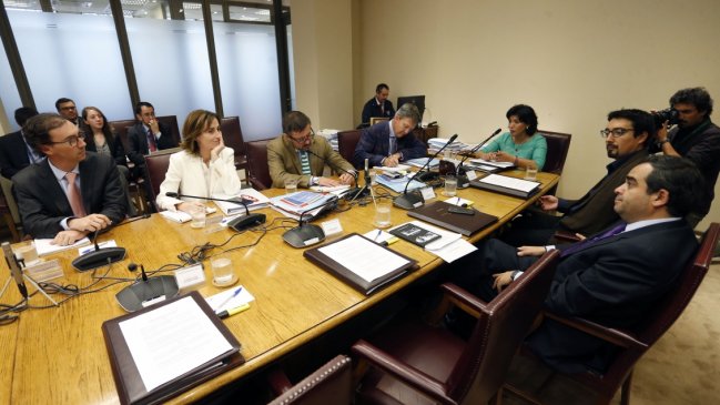 Aula Segura: Comisión rechazó indicaciones del Gobierno y aprobó cambio de nombre del proyecto