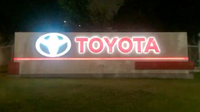 Ocho delincuentes protagonizaron robo de camionetas en automotora en Pudahuel