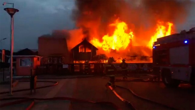 Incendio consumió Municipalidad de Dalcahue