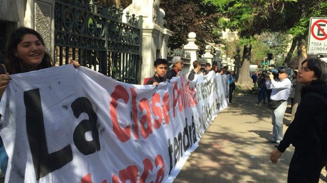 ACES se manifestó en el Congreso en rechazo a proyecto Aula Segura