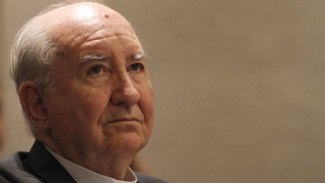 Víctimas de Karadima presentaron querella contra cardenal Errázuriz