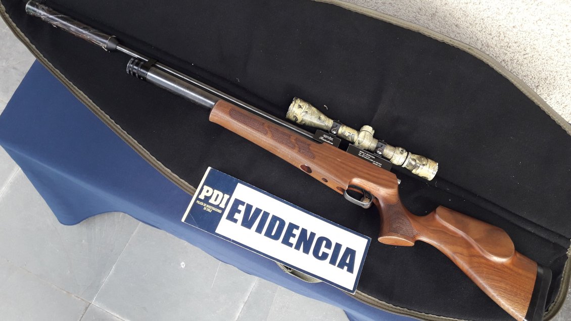 Chillán: Hombre portaba rifle robado en tienda de caza y pesca