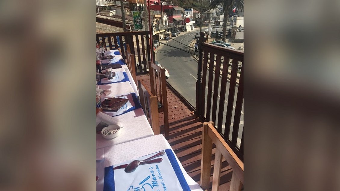 Concón: Mujeres cayeron seis metros cuando se tomaban una selfie en un restorán