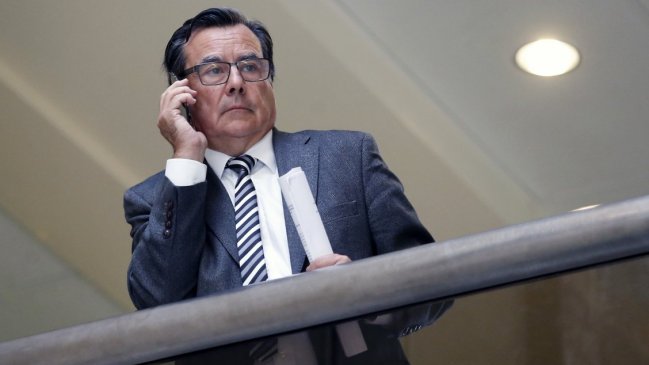 Diputado UDI denunció robo de cheques desde oficina en el Congreso