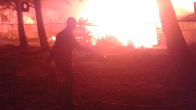 Valparaíso: Incendio destruyó 3 casas en Laguna Verde