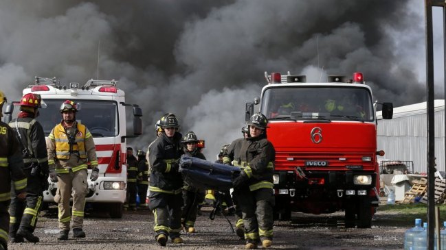 Bomberos de Los Lagos recibieron 2.500 millones de pesos para compras de carros y equipamiento