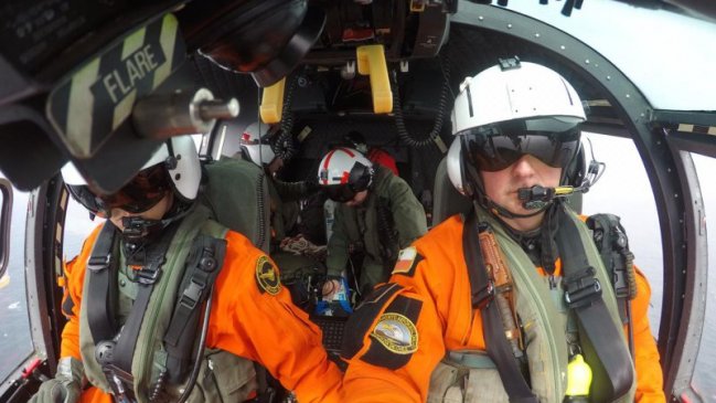 Armada realizó rescate aeromédico frente a las costas de Ancud