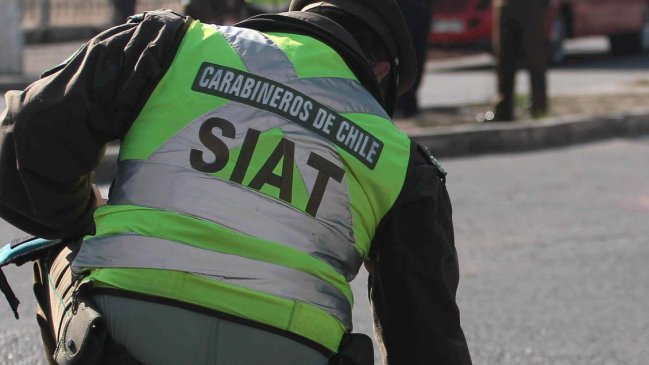 Un vehículo se volcó y atropelló a una ciclista en el puente Del Arzobispo en Providencia