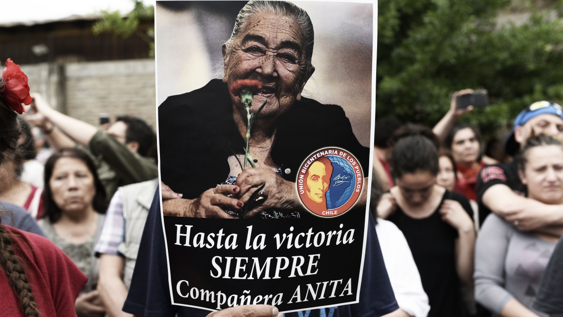 Familiares y amigos despidieron a la emblemática Ana González en un multitudinario funeral