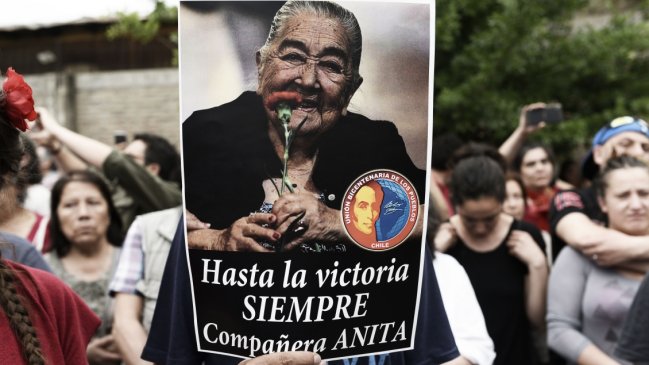 Familiares y amigos despidieron a la emblemática Ana González en un multitudinario funeral