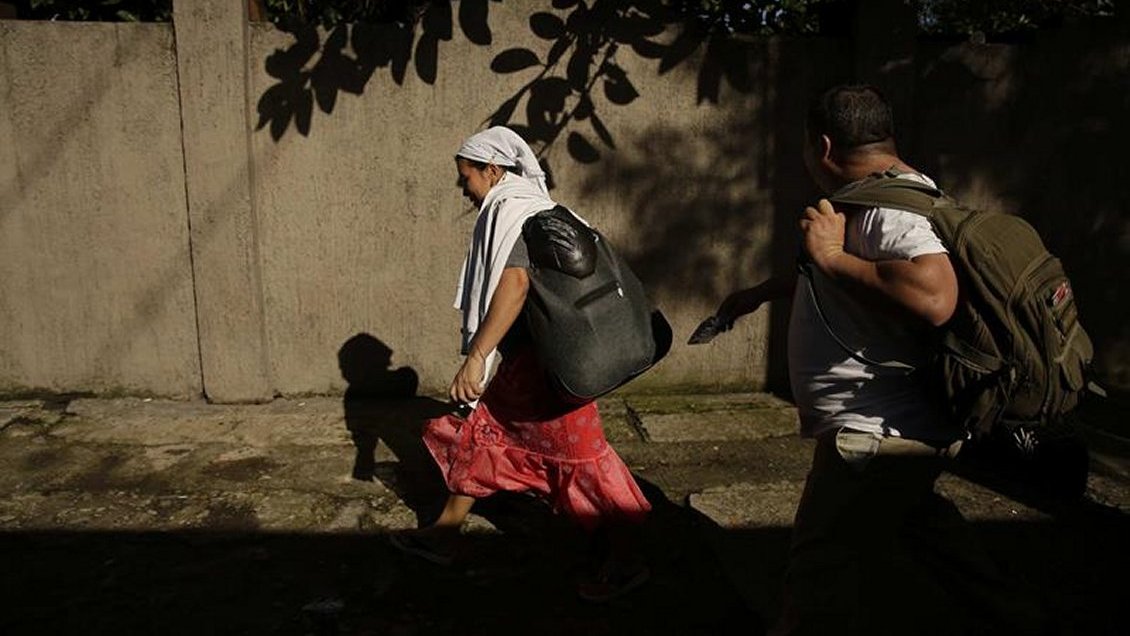 Una segunda caravana de salvadoreños migrantes sale con rumbo a EE.UU.