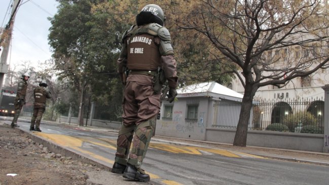 Encapuchados arrojaron bombas molotov al exterior del INBA
