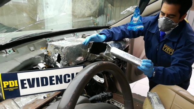 Detectan 21 kilos de cocaína debajo del tablero de un auto en Arica