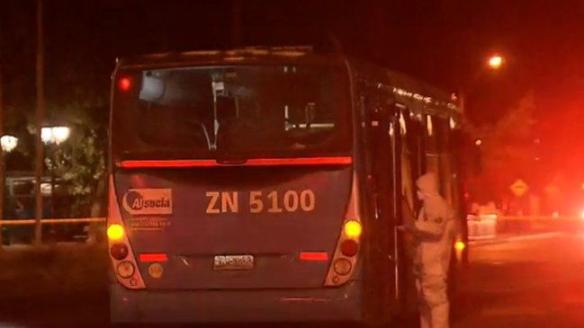 Artefactos explosivos fueron encontrados en dos buses del Transantiago