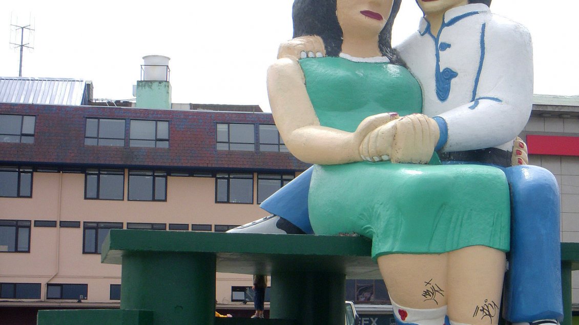 Mejor disfraz de Halloween: recreación de estatua sentados frente al mar de Puerto Montt