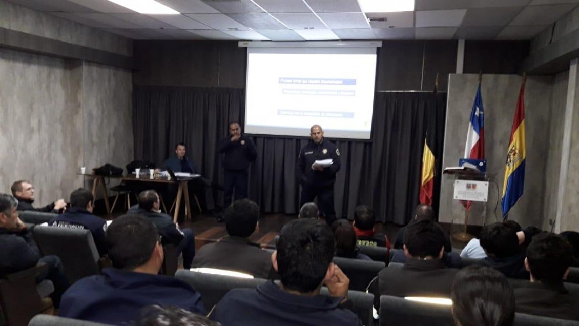 Oficiales de Bomberos de Talcahuano se capacitan con certificación internacional
