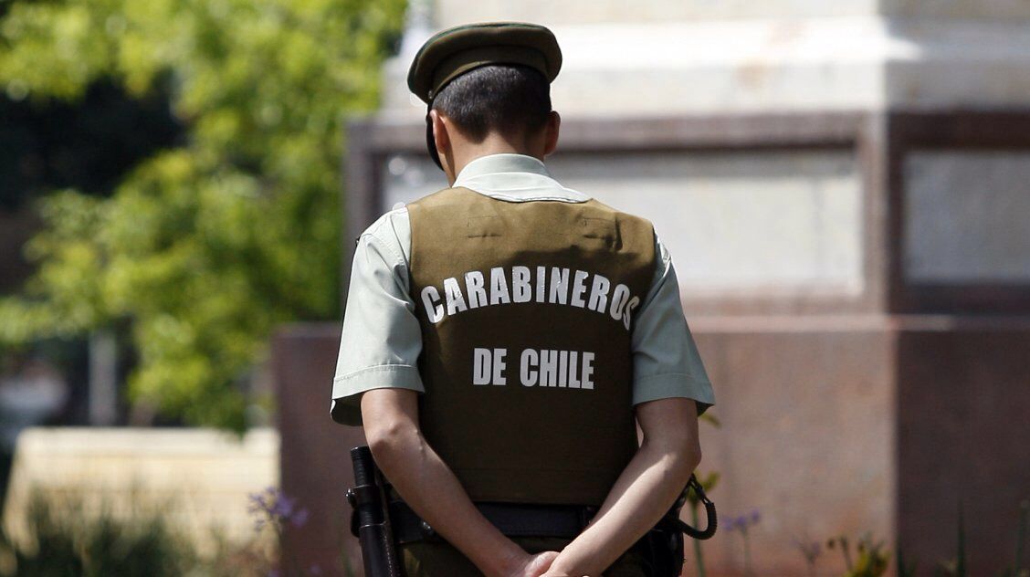 Carabinero arriesga cárcel tras golpear a su pareja uniformada por tener Facebook