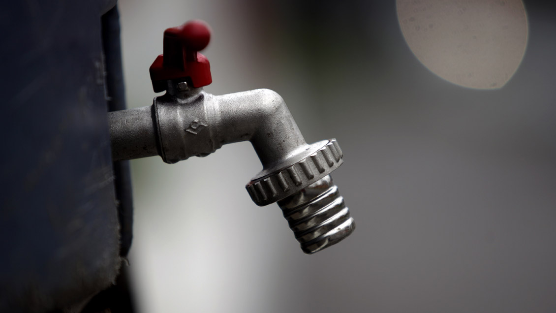 Un millón 400 mil personas no tienen agua potable o alcantarillado en Chile