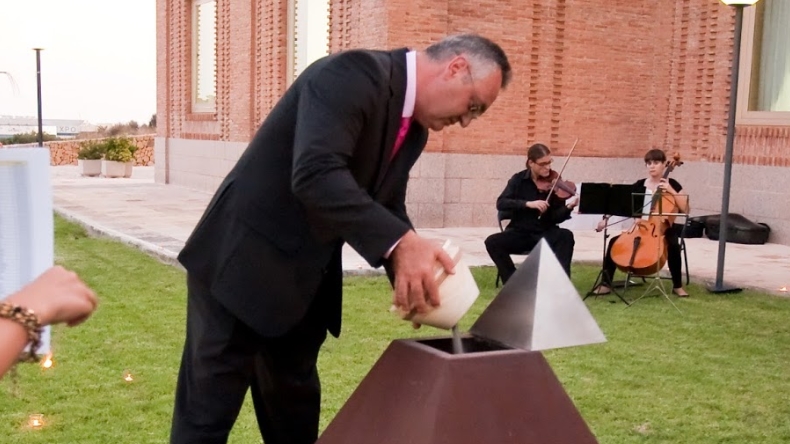 Funeraria entregó cenizas de restos mezcladas con cemento