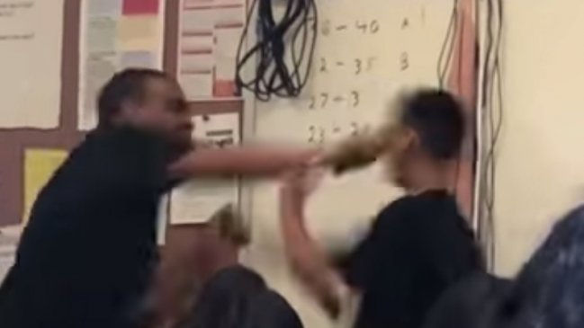 Profesor agredió a alumno que lo insultó y crean campaña en su favor