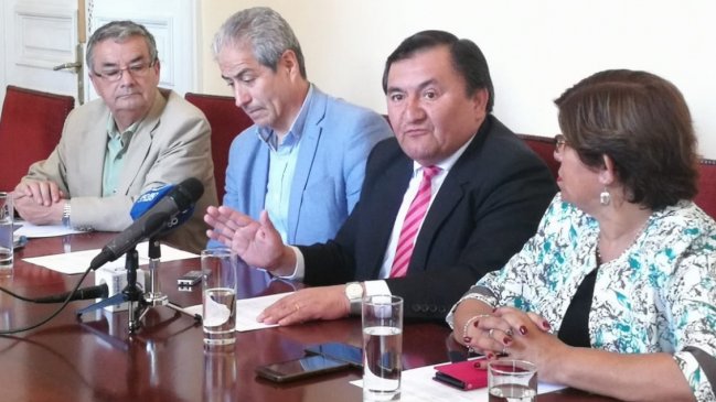 Proyecto que eleva penas por agredir a profesores y funcionarios de la salud suma respaldos