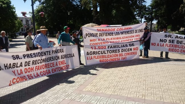 Regantes protestaron contra Enel por flexibilización de uso de aguas de la Laguna del Maule