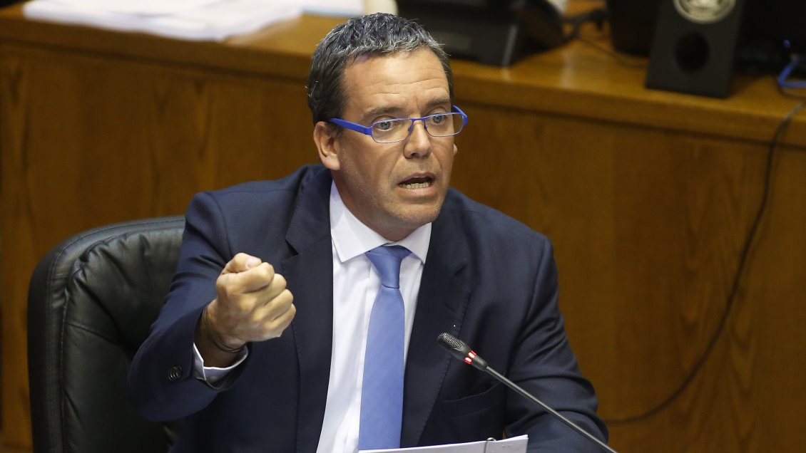 Senador Harboe cuestionó anuncios de proyectos de seguridad pública