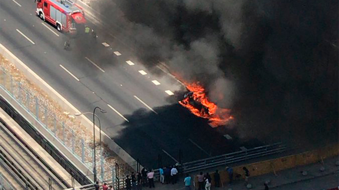 Emergencia en la Autopista Central por vehículo que se incendió