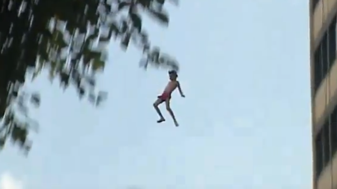 Charly García reveló los motivos de su histórico chapuzón desde un noveno piso