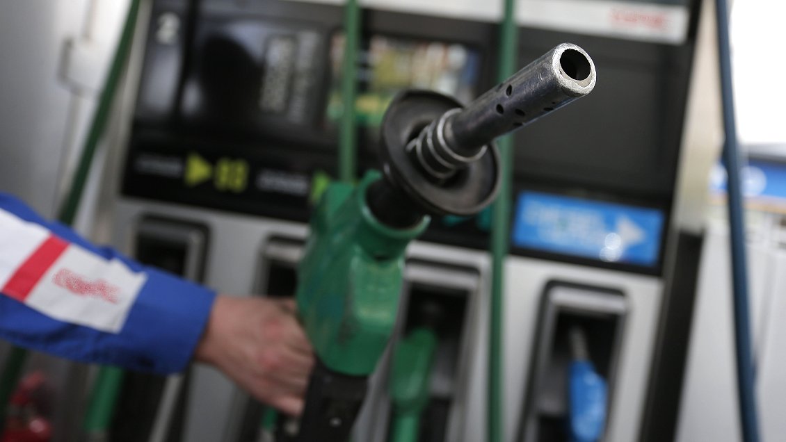 Las bencinas bajan por tercera semana consecutiva